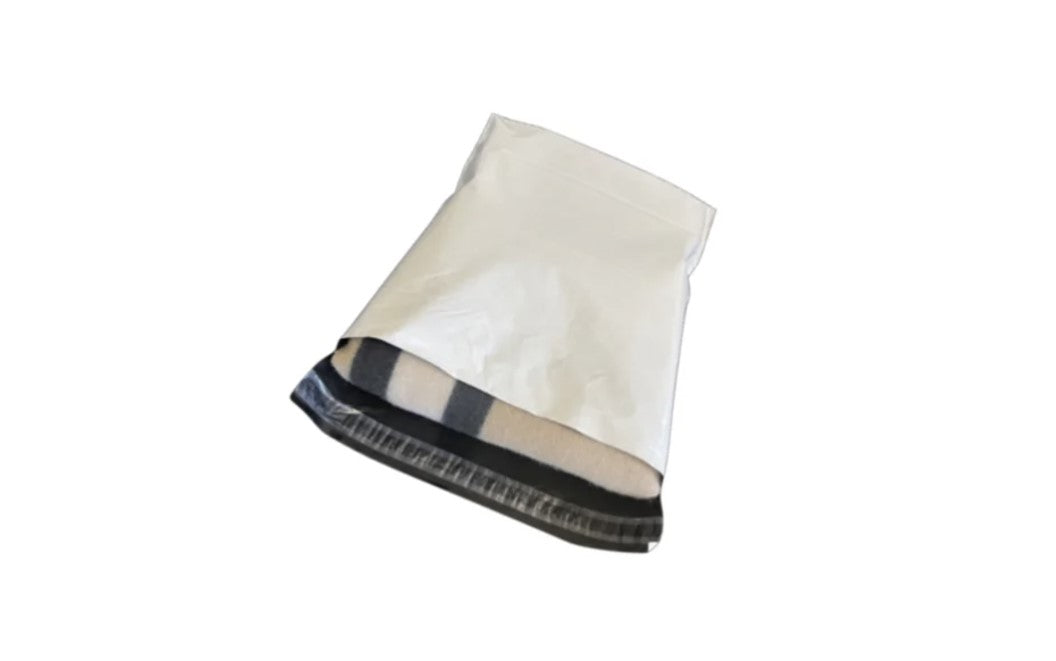 Pochettes plastique 55×60 cm – lot de 50 pour envois XXL Vinted ou e-commerce. Solides, discrètes et grand format.