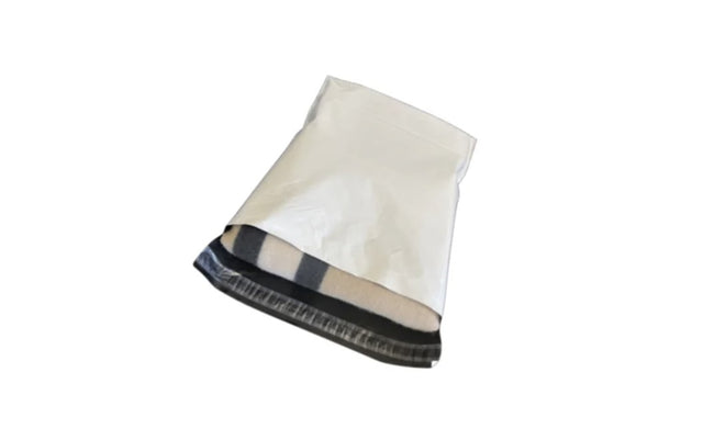 Pochettes plastique 55×60 cm – lot de 50 pour envois XXL Vinted ou e-commerce. Solides, discrètes et grand format.