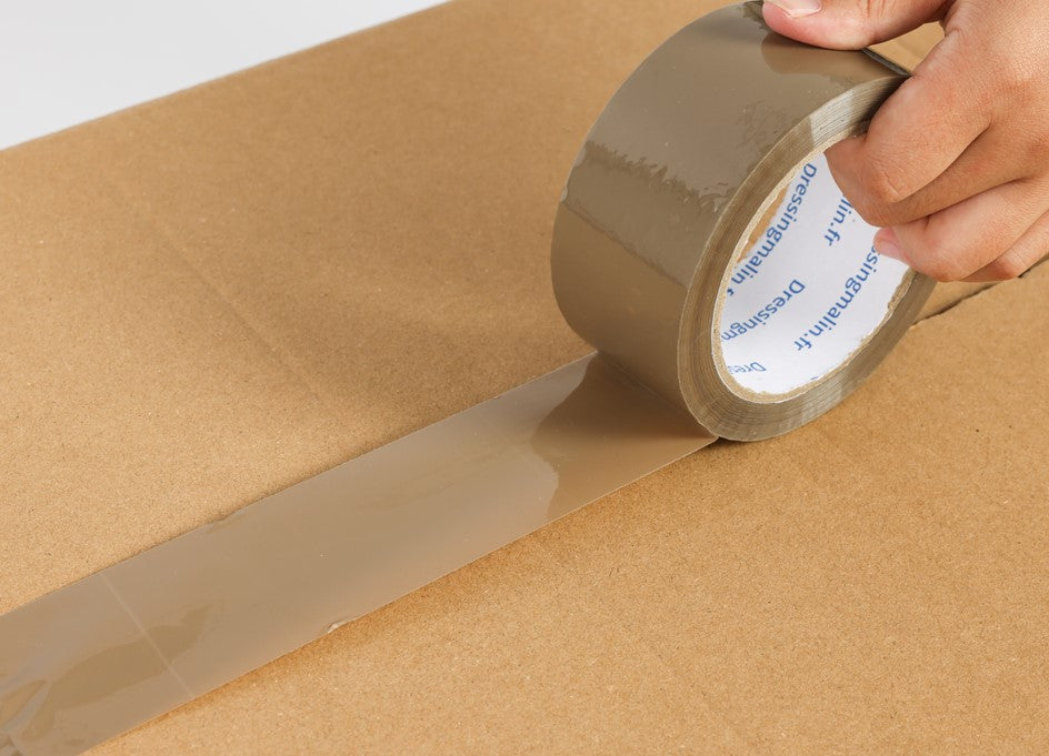 Rouleau d’adhésif havane 4,6 cm x 68 m – idéal pour sceller cartons et emballages efficacement.