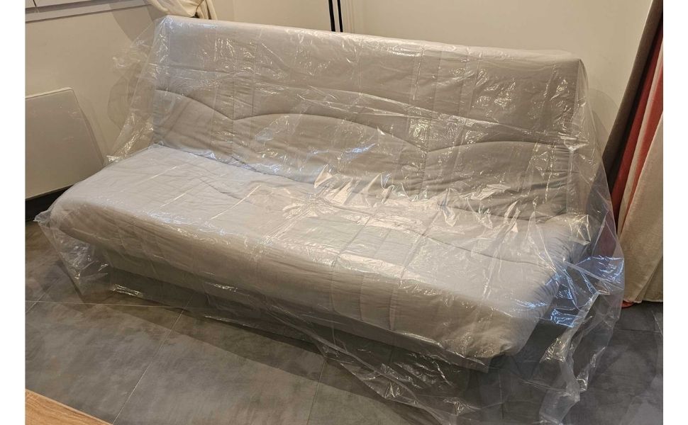 Housse de protection 95×235×30 cm pour couvrir matelas, canapé ou mobilier contre la poussière et l’humidité.