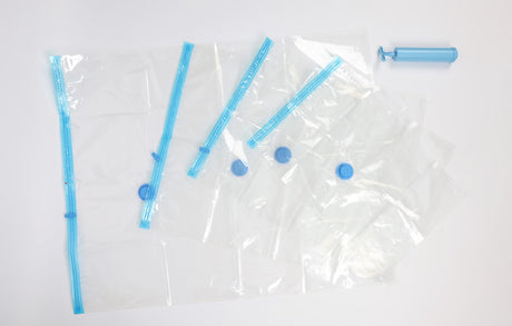 Set de 12 housses sous vide avec pompe (tailles Maxi, L, M, S), blanc et bleu, idéal pour compacter et protéger vêtements, couettes et linges lors du rangement ou du déménagement.